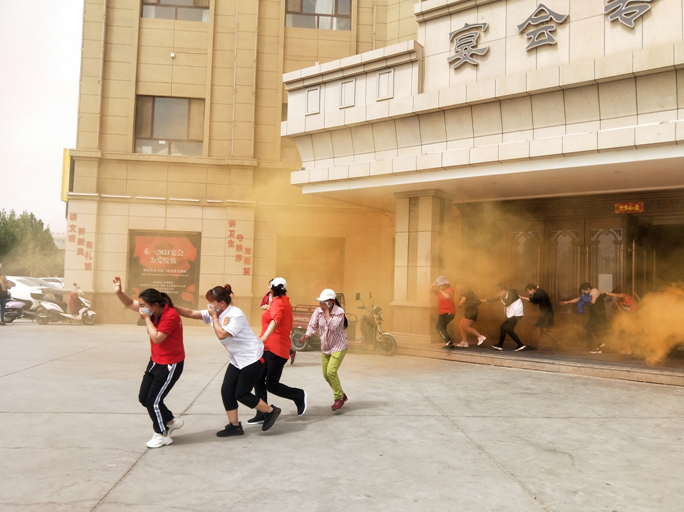 消防演练永不松懈 筑牢辖区安全“防火墙”