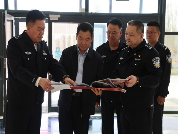 姜青山副政委深入师市公安局调研指导工作