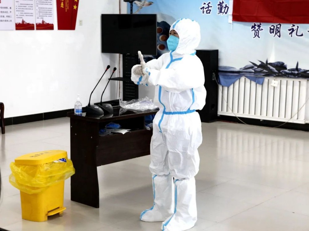 一团开展疫情防控  个人防护暨环境消杀培训
