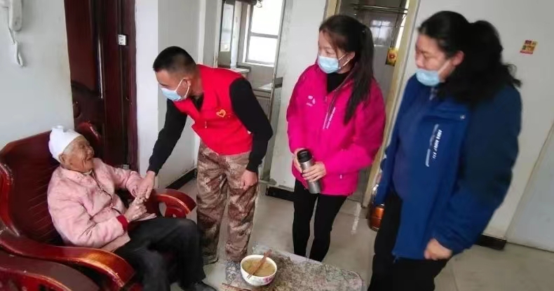 十四团阳光社区：情暖夕阳 当好群众服务员 躬行使命 弘扬党的二十大精神