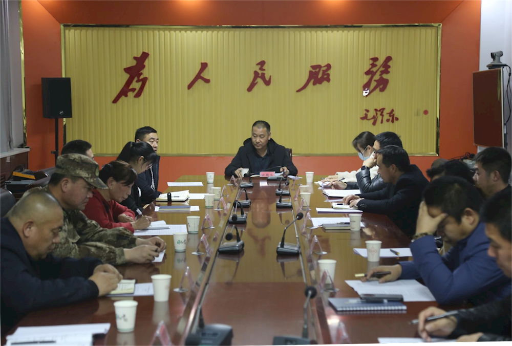 十二团党委召开民主生活会征求意见座谈会