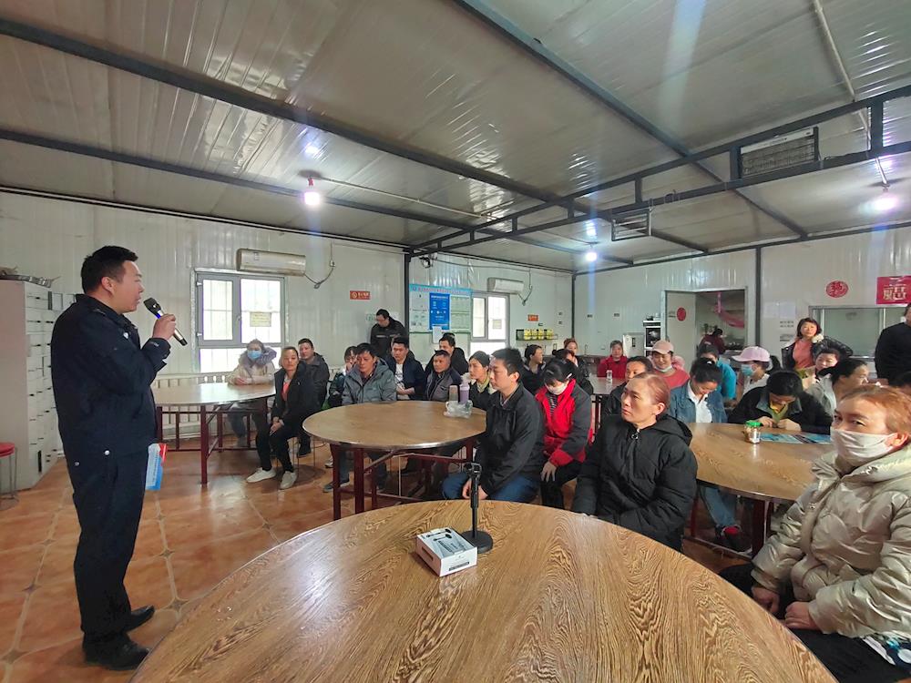 反诈宣传进企业 共同筑牢“防火墙”