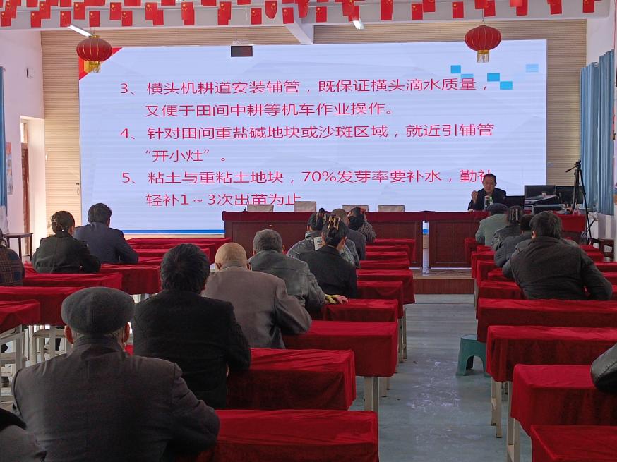 师市科技与科普志愿服务队前往墩买里村开展“科技下乡”科普活动