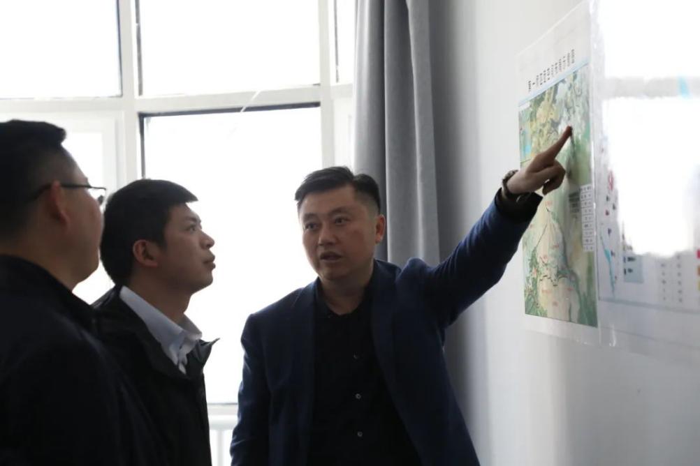 四团召开招商引资项目洽谈会