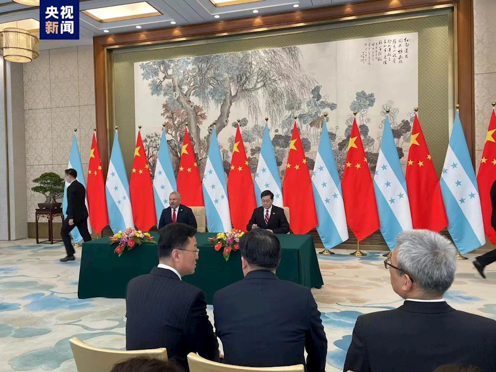 中国和洪都拉斯建立外交关系