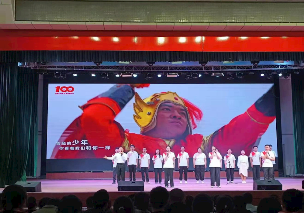 托喀依乡达里亚阿格孜村与十三团共建 同庆五四青年节