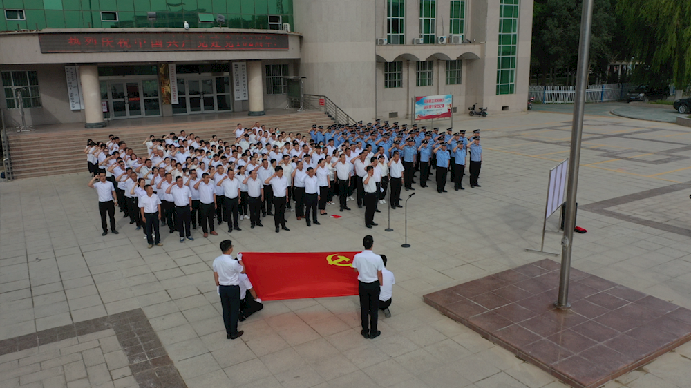 十二团举行建党102周年“七一”升国旗仪式
