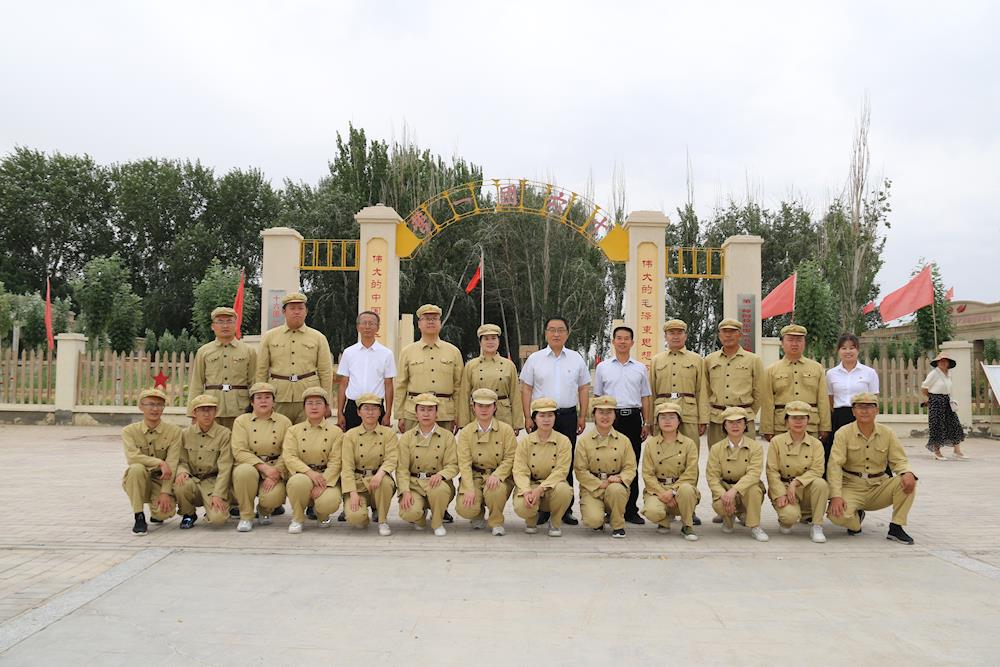 重温党的光辉 凝聚奋进力量  一师人社局开展庆祝建党102周年主题党日活动