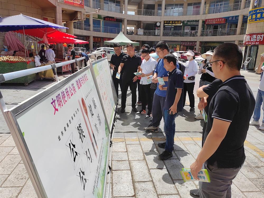 师市市场监管局在江泰商贸城开展文明健康绿色环保主题系列宣传活动