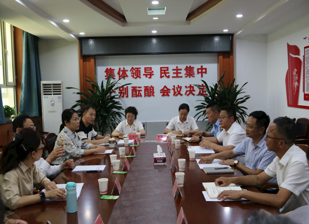 兵团人社局党组书记、局长李鸿强一行莅临一师人社局调研指导工作