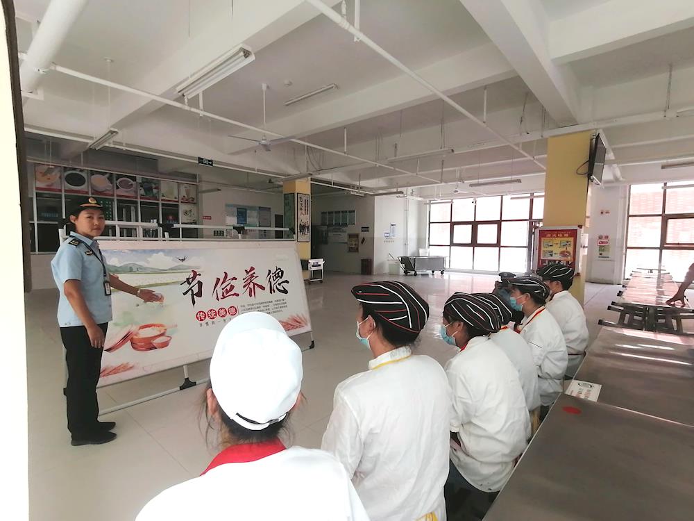 师市市场监管局在兵团第二中学食堂开展“反对浪费崇尚节约”文明行动