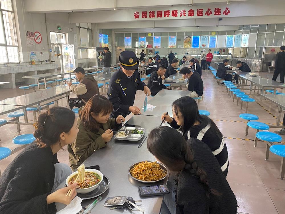 师市市场监管局在塔里木大学学生食堂开展“反对浪费 崇尚节约”宣传行动