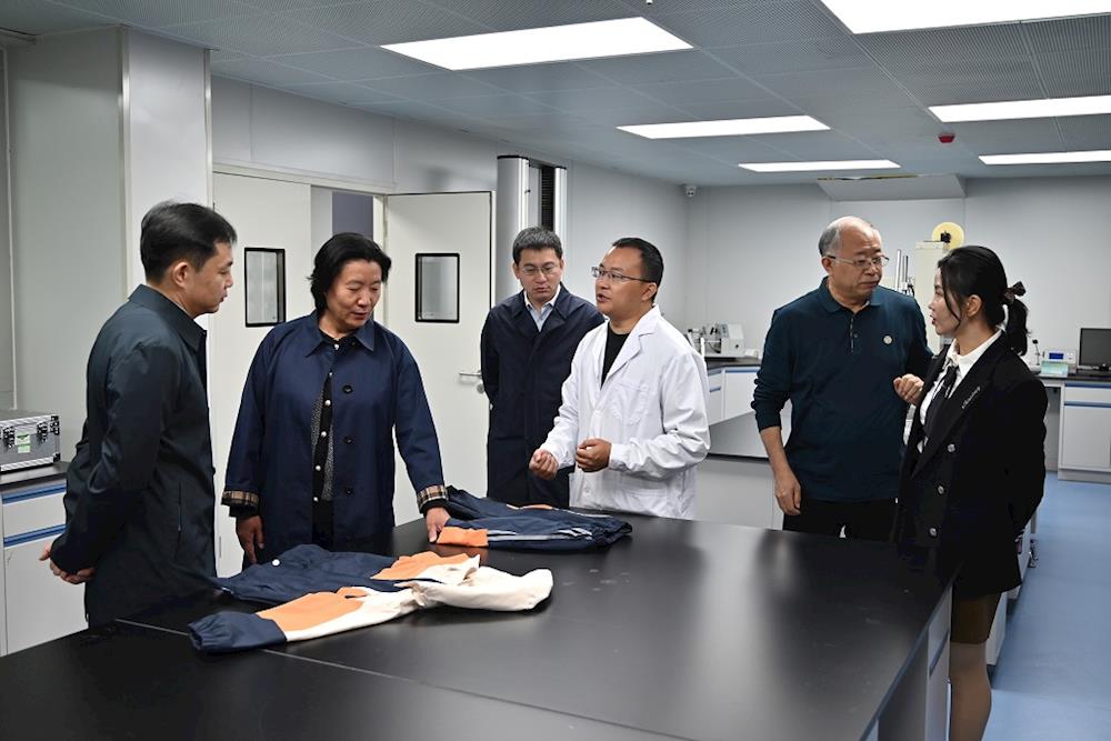 辽宁省检验检测认证中心一行在第一师阿拉尔市调研棉花公证工作和棉花产业发展情况