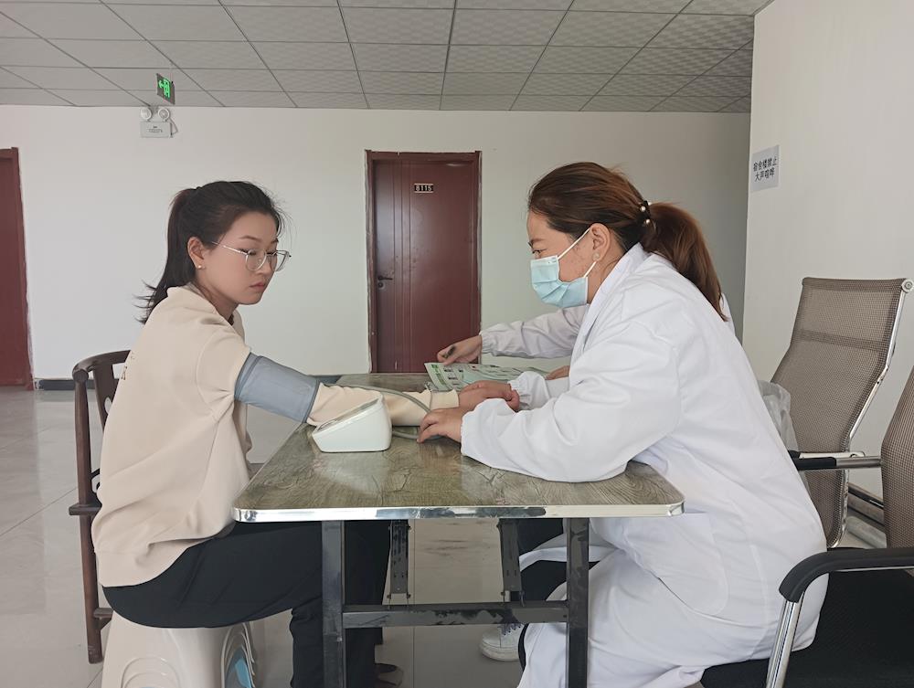 我为群众办实事 | 健康义诊进企业 家庭医生解疑难