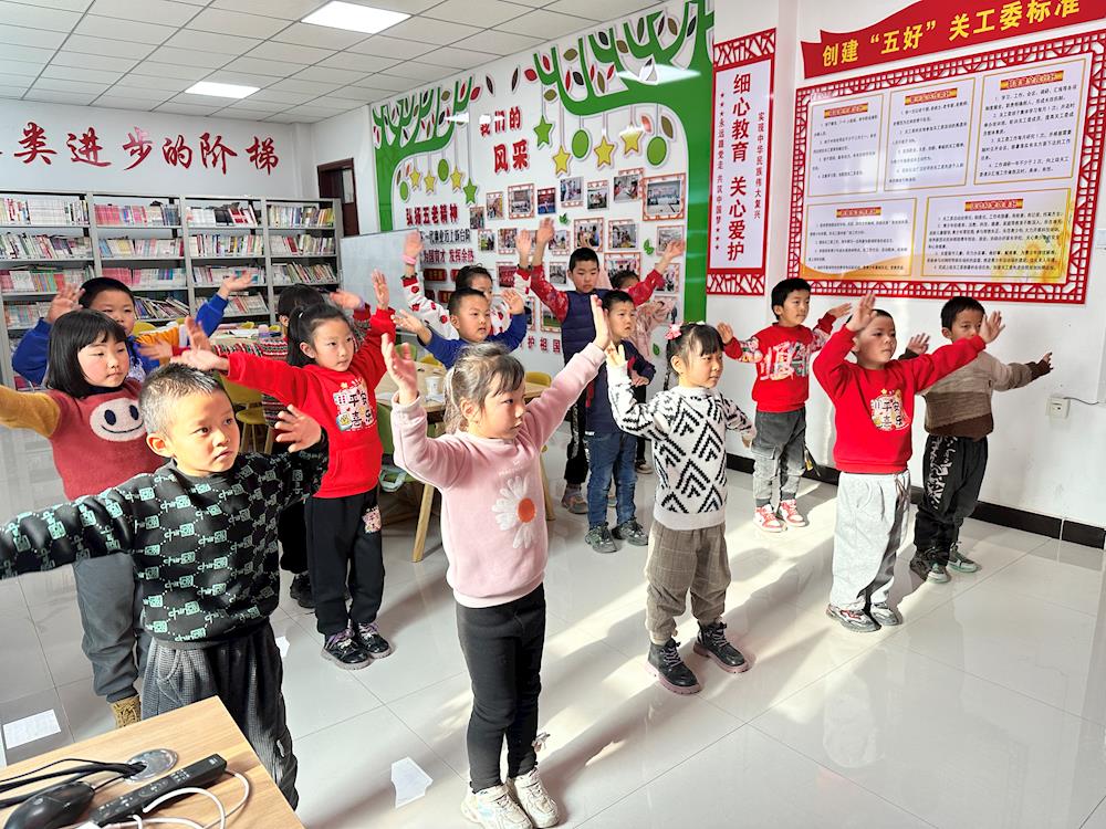 第一师阿拉尔市六团”七彩假期”欢乐多