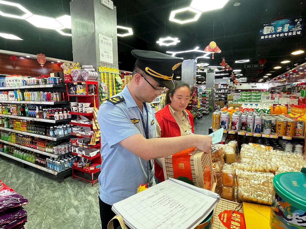 我为群众办实事——师市市场监管局开展端午节前食品检查 守护群众舌尖安全