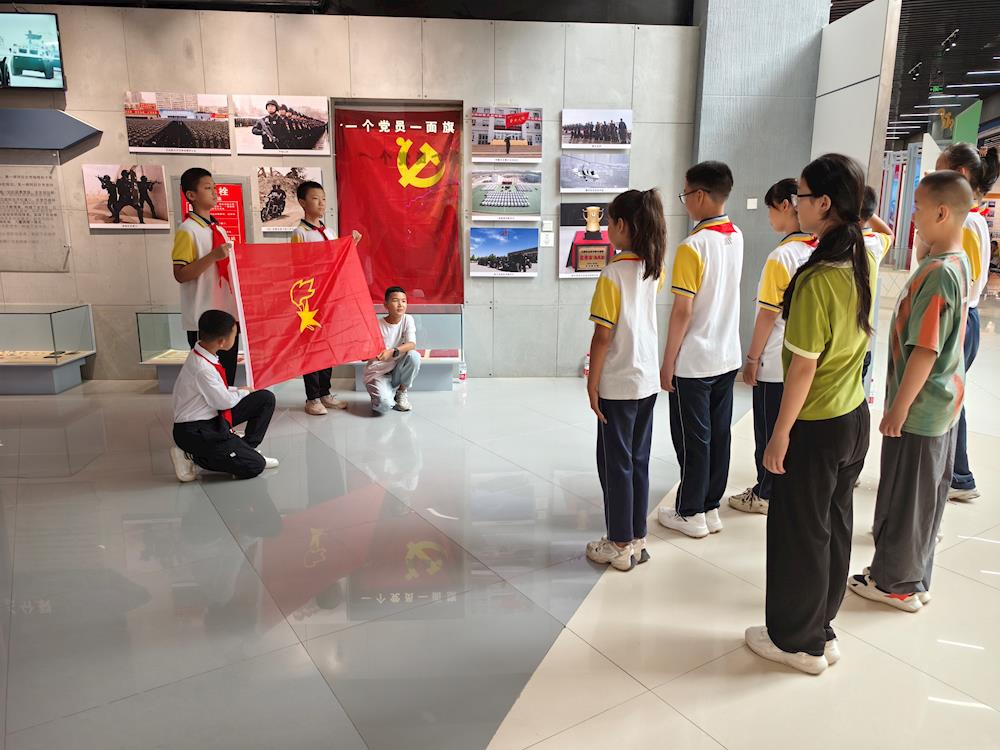 五团中学开展“童心筑梦向党旗 红色薪火永传承”欢庆建党节主题教育实践活动