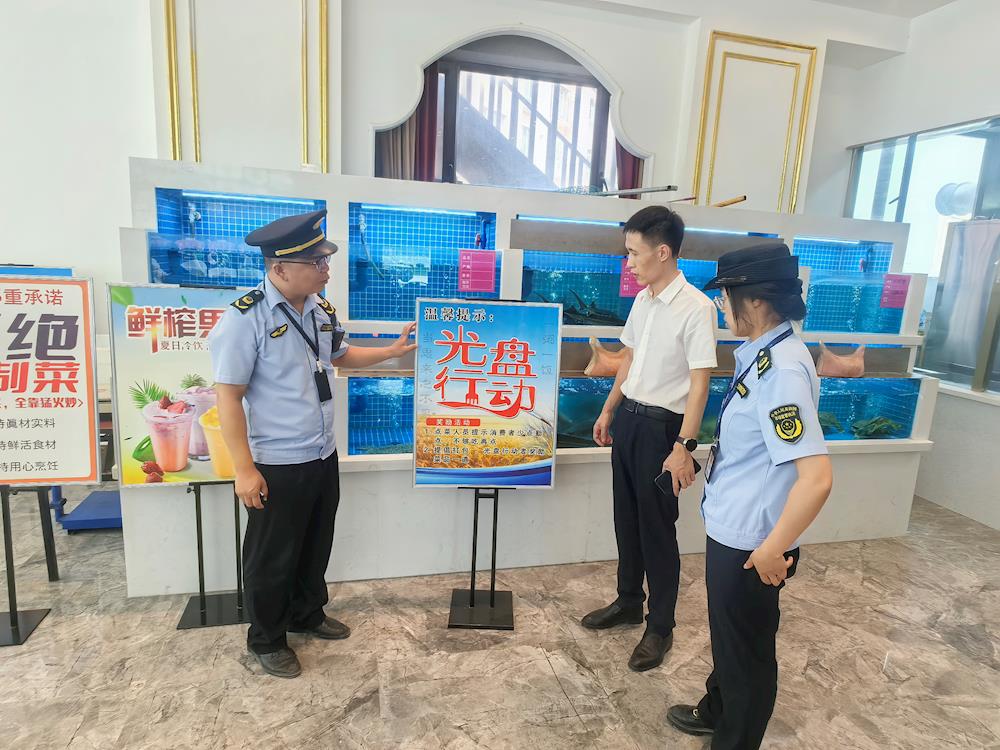 师市市场监督管理局在禾一饭店组织开展“反对浪费 崇尚节约”宣传活动