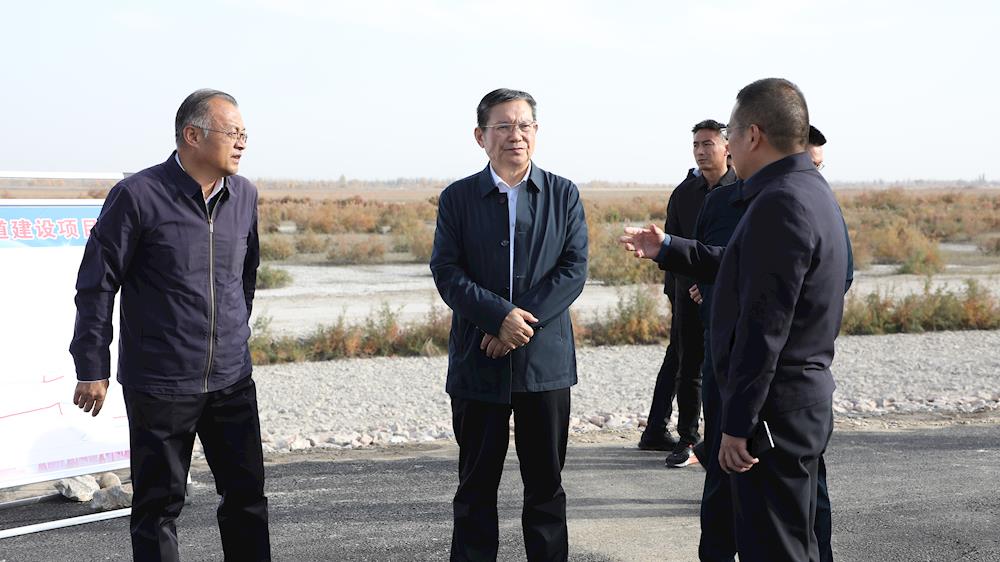 师市党委书记、政委丁翊强调研师市在建项目推进情况