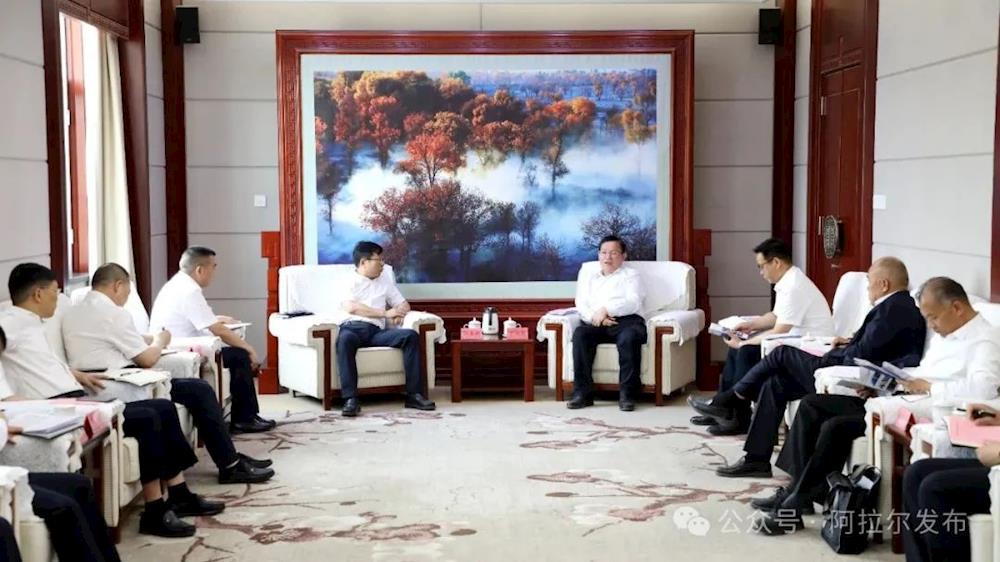 师市党委书记、政委丁翊强会见四川路桥建设集团客人