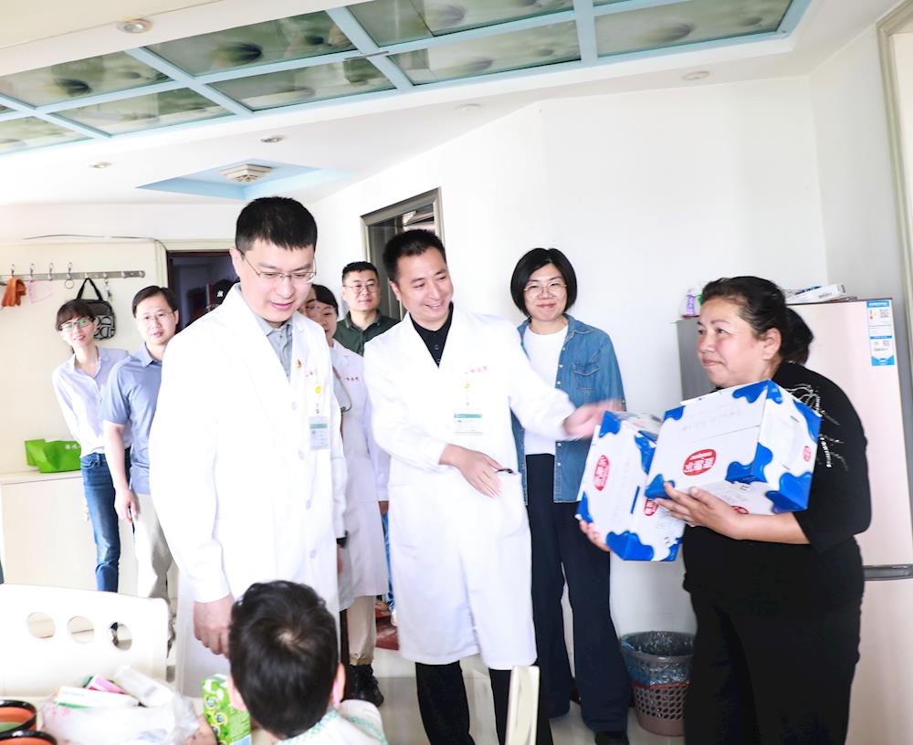 钱塘到塔河 一颗心的万里暖途 | 第一师医院援疆医疗为小伊伊点亮晨光