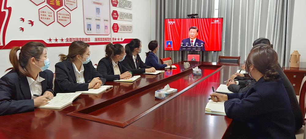 一师阿拉尔市工会系统组织观看中国共产党第二十次全国代表大会开幕会